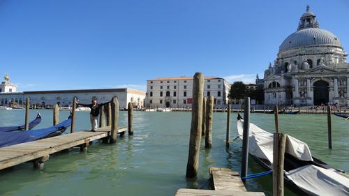 Crossing of the great channel in traghetto.