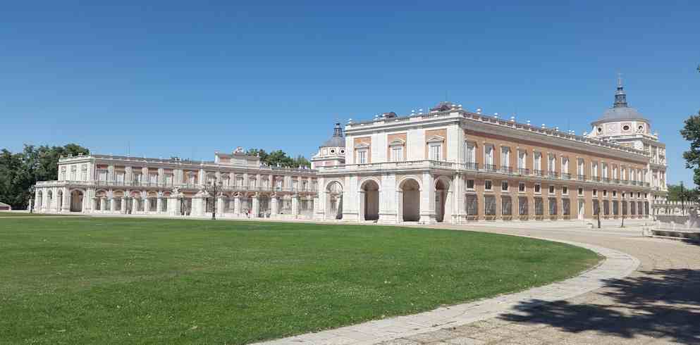 Front of Royal Palae Of Aranjuez -one day in madrid