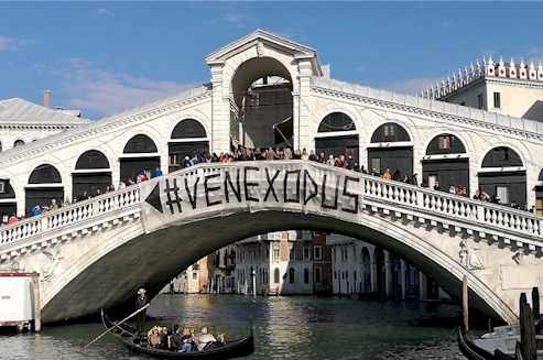 Rialto Venice Italy : Places Hate Tourists