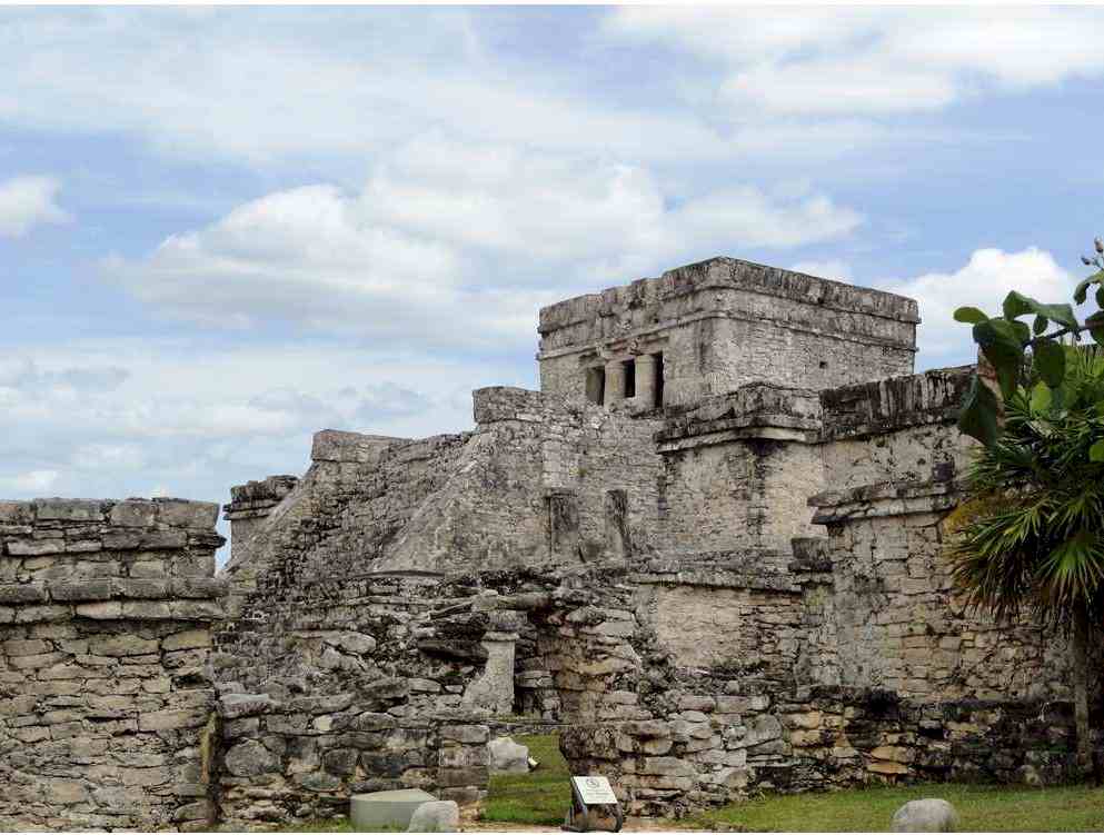 Where is Tulum Beach, Mexico? : 1282 miles from the city of Florida (USA). One and a half hour flight to Cancun airport and two hours more by car This is in the yucatan peninsula, on the Caribbean Sea
