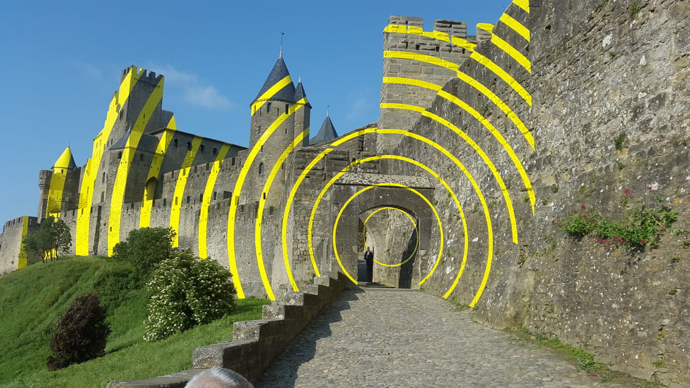 The Swiss artist Ticino Felice Varin ; "eccentric concentric circles" Artistic Walls of Carcassonne