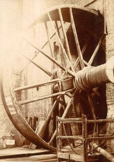 Beverley-Minster Medieval Treadwheel Crane