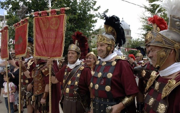 Ancient Rome Festival in Spain: Arde Lucus 2020: On June 25 to June 28, 2020 Arde Lucus is a festival celebrated in Lugo – Spain. That is celebrated between the end of May and the month of June. Relive the life of the Roman Empire in the old Spanish city of Lugo. This service started in 2001 and fu to commemorate the founding of the city.