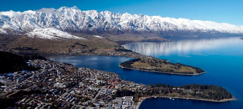 Overtourism in New Zealand – New eTA Tax (IVL) The Government of New Zealand announced that from July 1, 2019 a tourist tax is charged between 25 to 35 local dollars (from 17.4 to 24.4 dollars or 15 to 21 euros). This is due to the over-tourism that affects New Zealand.