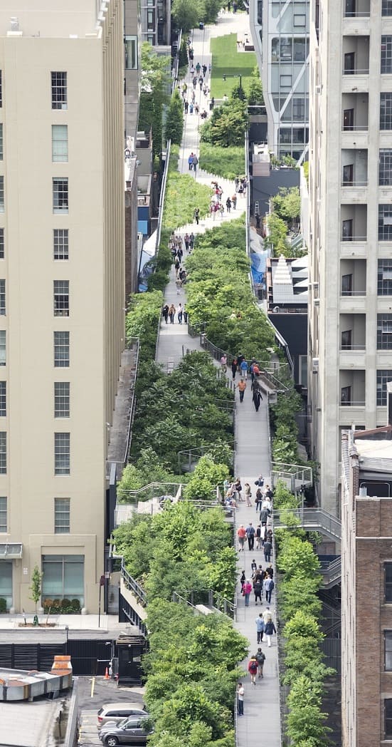 High Line - NYC Offer COVID-19 Vaccines to Tourists