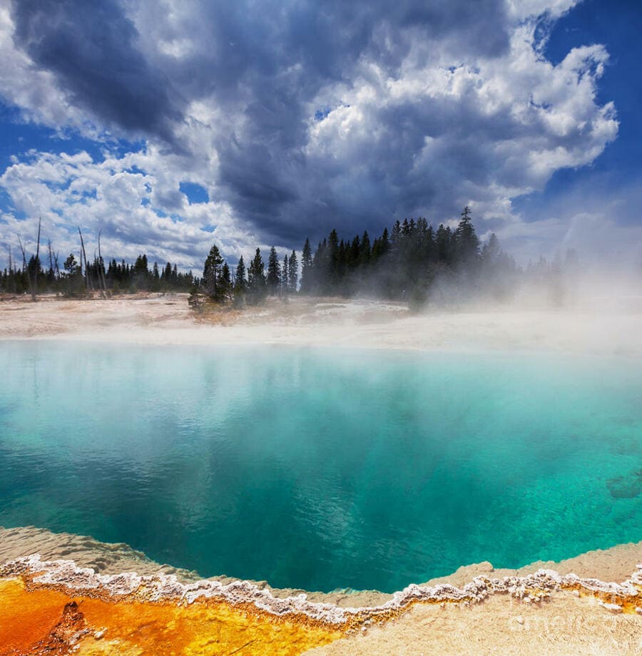 Yellowstone National Park - Travel & Enjoy