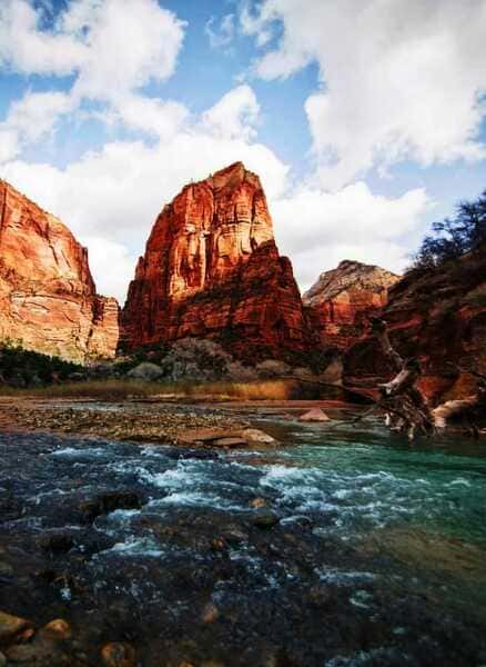 Zion National Park - USA Visiting #Zion #National_Park is one of the best experiences when traveling on the west coast. Park admission is $ 35 per car and is valid for one week. We can also make use of our Annual Pass. It is a pass valid for 12 months with which we can enter all the National Parks of the #USA #Hiking #outdoor