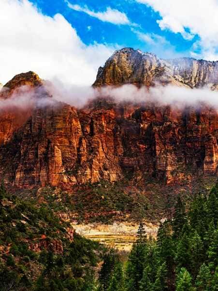 Zion National Park - USA Visiting #Zion #National_Park is one of the best experiences when traveling on the west coast. Park admission is $ 35 per car and is valid for one week. We can also make use of our Annual Pass. It is a pass valid for 12 months with which we can enter all the National Parks of the #USA #Hiking #outdoor