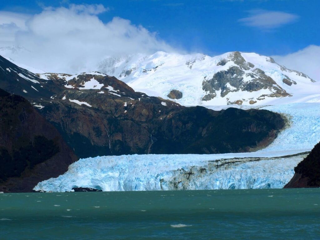 Hiking on Glacier Viedma -Hiking on Glacier Viedma The Viedma Glacier is a glacier located in Los Glaciares National Park, in the province of Santa Cruz – Argentina. It is the largest glacier in Argentina. In this post we tell you what you need to know to be able to do the #Trekking in the #Viedma Glacier, Santa Cruz #outdoor #hiking #Vacations #photo