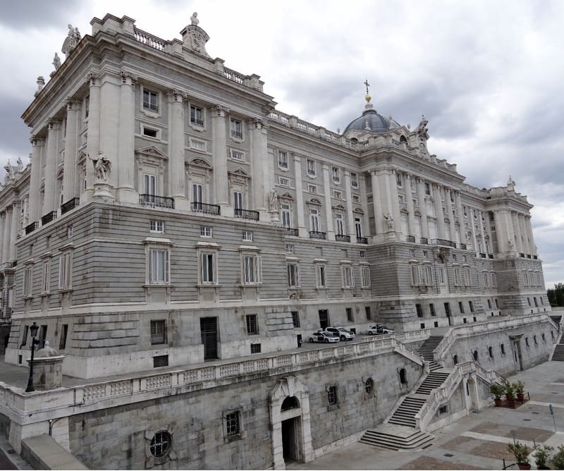 Royal Palace and crossing the Plaza de Oriente