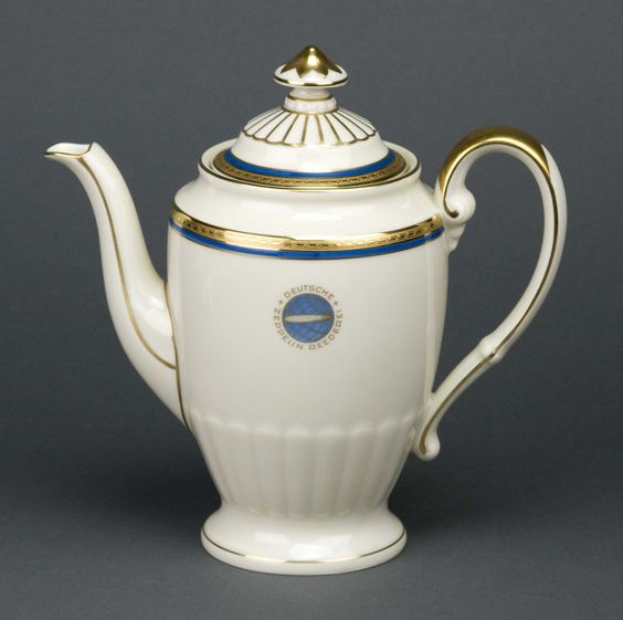 The specially made porcelain tableware was very heavy due to the inlays of real gold (Smithsonian Museum).
