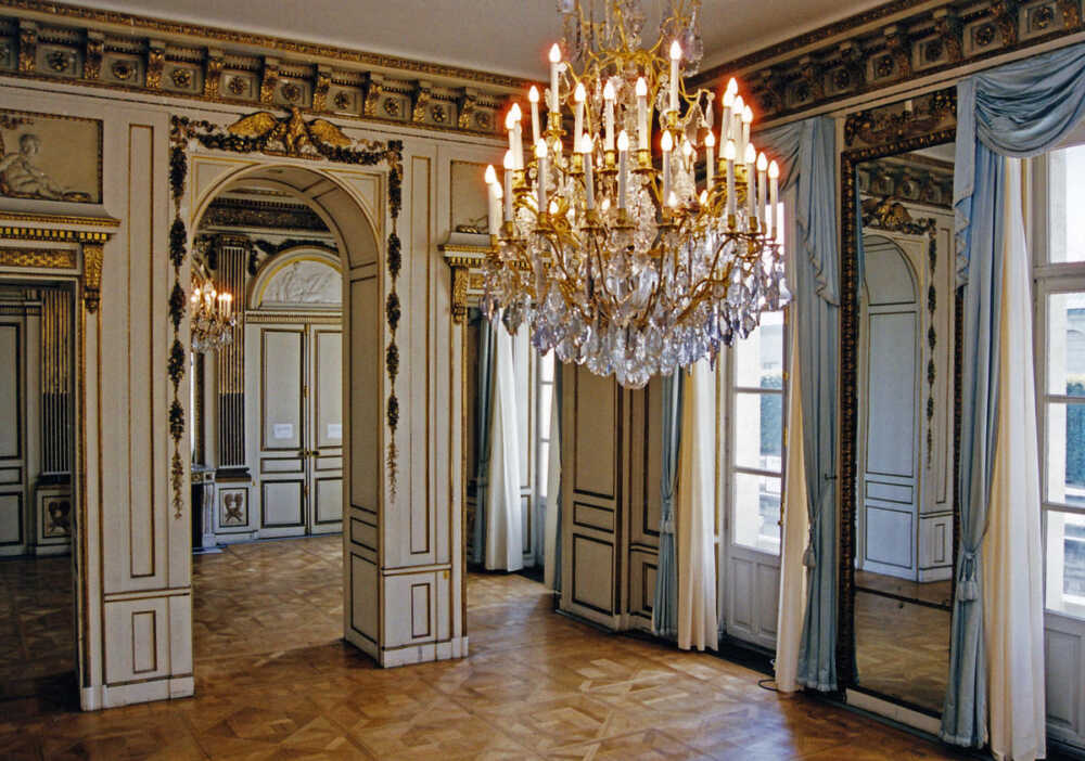 Hotel de Talleyrand, Decoration and Restoration